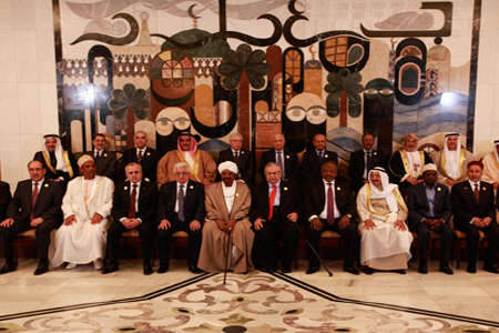 صورة تذكارية تجمع الزعماء العرب في قمة بغداد 2012
