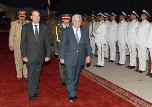 الرئيس الفلسطيني يسلم المالكي قائمة بأسماء السجناء الفلسطينيين بالعراق تمهيدا لإطلاق سراحهم