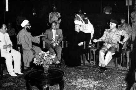 صورة لقاء الزعيم عبد الكريم قاسم مع الشيخ احمد كفتار والحاج امين الحسيني سنة 1962.