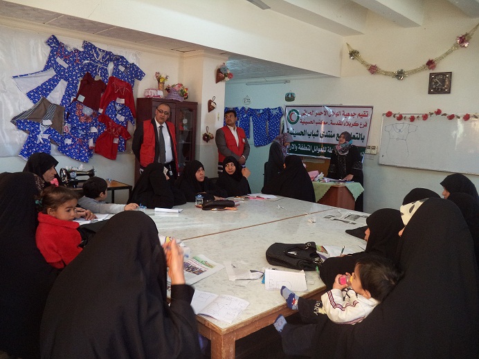 جمعية الهلال الاحمر العراقي دورة لتعليم الخياطة للارامل والمتعففات