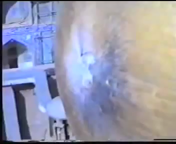 صورة لـقذيفة تصيب قبة العباس عليه السلام عام 1991