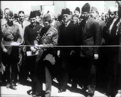 من الارشيف (اخر صورة للملك غازي)