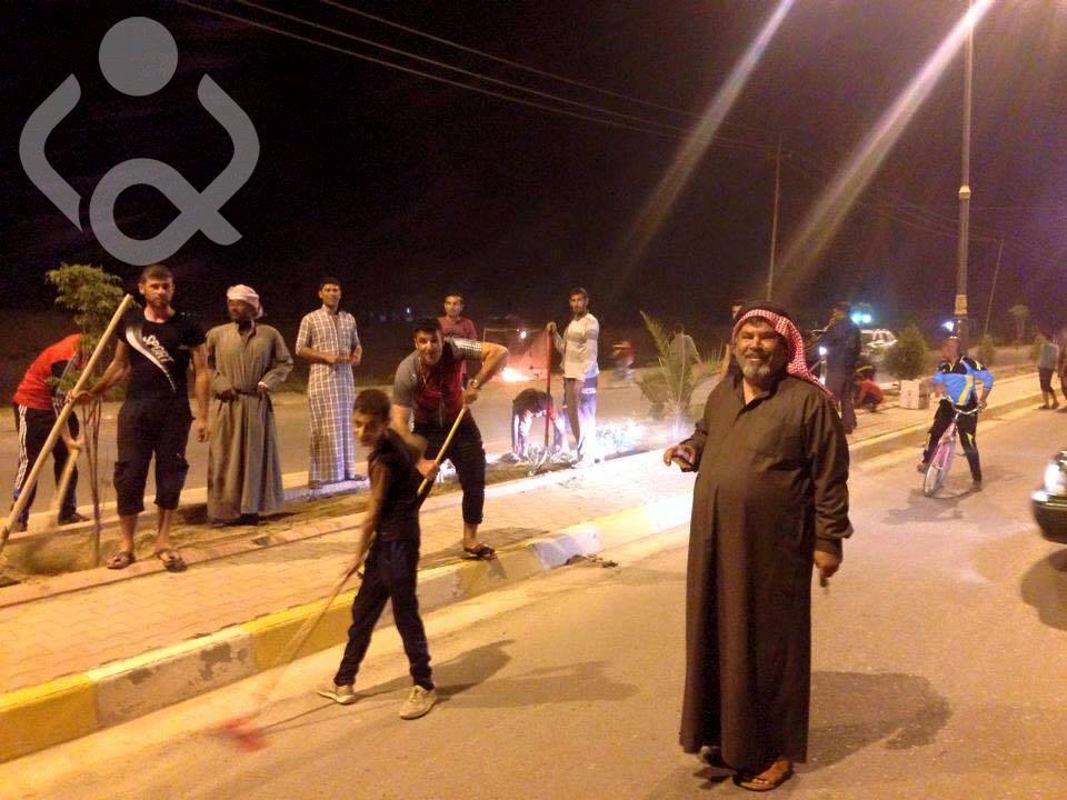 بالصور:ابناء ناحية العلم يبدأون حملة لتنظيف مدينتهم من الاوساخ ومخلفات الحرب بعد تحريرها من داعش