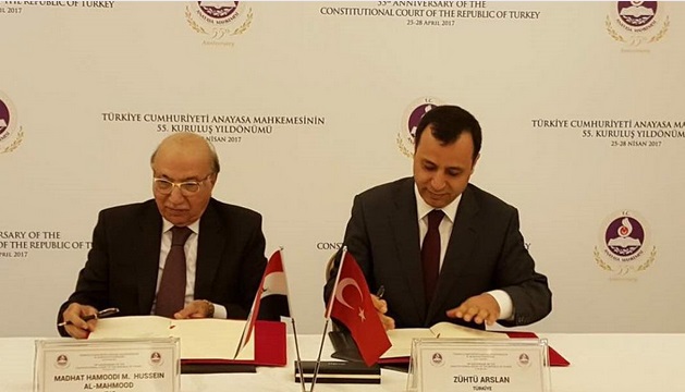 القاضي مدحت المحمود يوقع مذكرة تعاون قضائي مع المحكمة الدستورية التركية