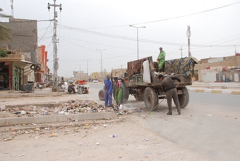 كربلاء :إيقاف عمل شركة إماراتية للتنظيف لمدة شهر وبلدية كربلاء تباشر بتنظيف المحافظة+صور