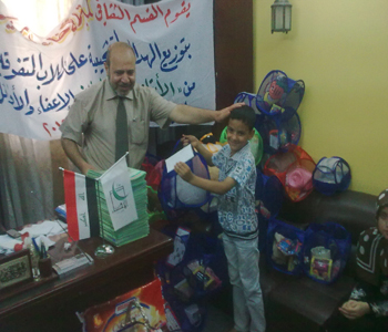 تكريم  المتفوقين الايتام مبالغ مادية وعينية في كربلاء(مصور)