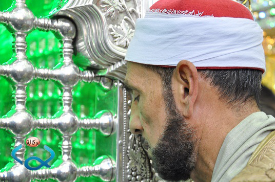 المقرئ المصري محمد البسيوني يزور مرقد الامام علي ويقيم امسية قرآنية في صحنه الشريف(مصور)