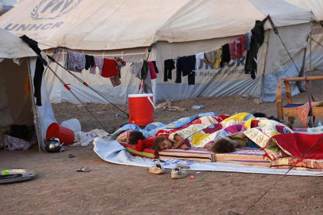 شاهدوا بالصور :حياة العراقيين النازحين الى مخيمات اللجوء قسرا