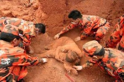 ياباني مجهول الهوية يترك 131 الف دولار في مرحاض عمومي تبرعاً لضحايا الزلزال