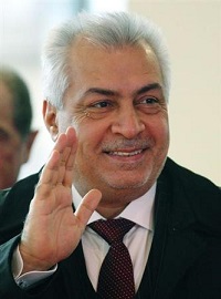 وزير النفط يتكفل بطبع عدد من اصدارات الادباء وعلاج عدد من الشعراء والرياضيين العراقيين.