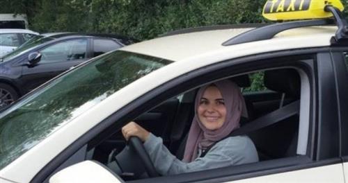 أول سائقة التاكسي محجبة.. في ألمانيا!!