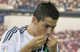 اصابة رونالدو  بالتواء من الدرجة الأولى بكاحله