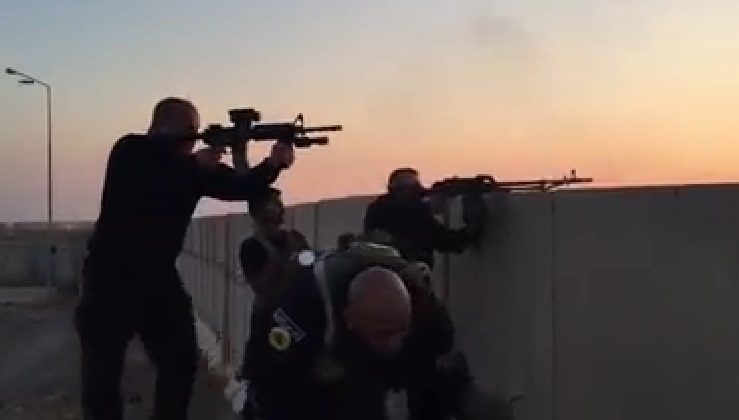 بالفيديو:ابطال كتائب الامام علي "عليه السلام" يصدون هجوماً لعصابات داعش الارهابية على قاعدة ( بلد ) الجوية.