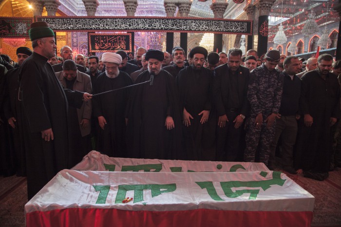 بالصور :ممثلا المرجع السيستاني يشيعان شهيدين قضيا في قاطع بلد دفاعا عن العراق