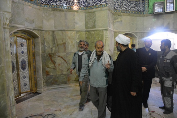 نصب الأبواب الذهبية للأيوانات الداخلية لحرم العسكريين في سامراء +صور