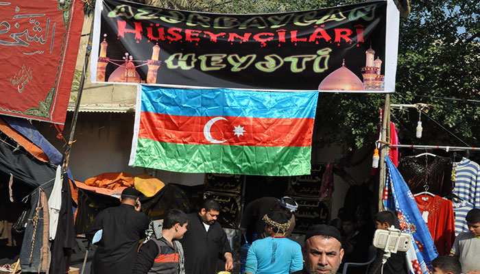 بالصور:هكذا تقدم مواكب جمهورية اذربيجان خدماتها لزوار الاربعين وسط كربلاء