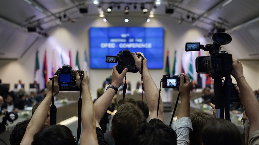 مصدر في أوبك يتحدث عن أول خفض لإنتاج النفط منذ 2008