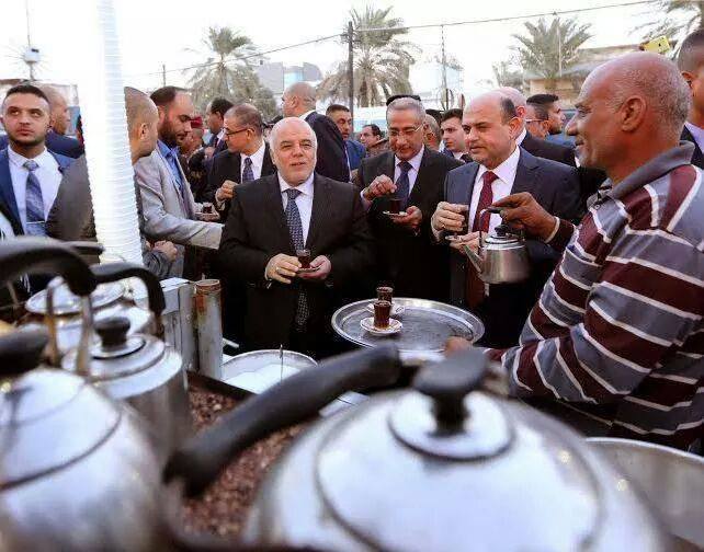 بالصور :العبادي يتجول في اسواق وبين محال البصرة