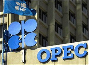 النفط يقفز بعد اتفاق أوبك على ترك الانتاج دون تغيير