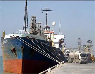 هيئة الاستثمار في محافظة البصرة تناشد الحكومة بالإسراع بإنشاء الميناء الكبير