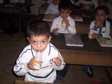 العراق يقلص حصص الأسر من المواد الغذائية المجانية