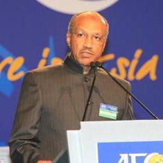 القطري بن همام يستبعد ترشيح نفسه لرئاسة الاتحاد الدولي لكرة القدم