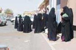 سفر المرأة دون محرم..بين القانون وآراء الناس