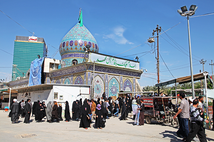 صباحات كربلاء تشرق شمسها على قبب مقام الحجة المنتظر (المهدي)عجل الله فرجه الشريف(مصور)