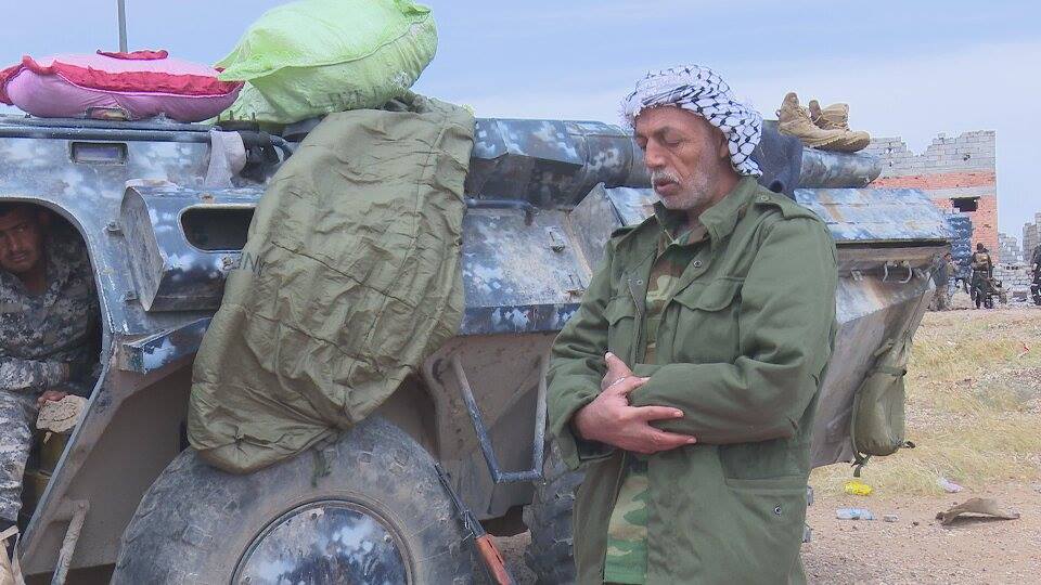 بالصورة:ابو عزاز (تكريتي) يقاتل في صفوف لواء علي الاكبر:ساواصل القتال ضد داعش حتى تحرير نينوى
