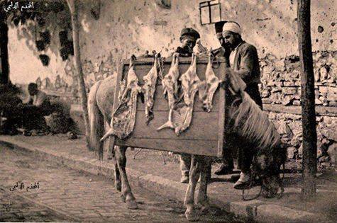 بائع اللحم المتنقل في العهد الملكي -من الارشيف الوطني العراقي