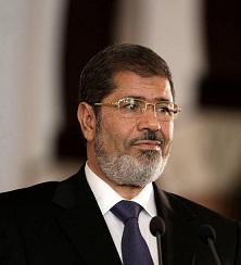 وفد الاتحاد الإفريقى يلتقى مرسى داخل محبسه