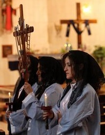 موصليون يروون كيف اجبر داعش عائلتين مسيحيتين على دخول الإسلام مقابل الحفاظ على ارواحهم واملاكهم