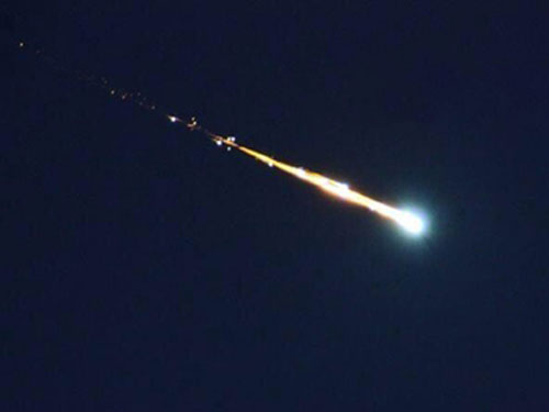 سقوط نيزك شمال غرب طهران يحدث "دويا هائلا"