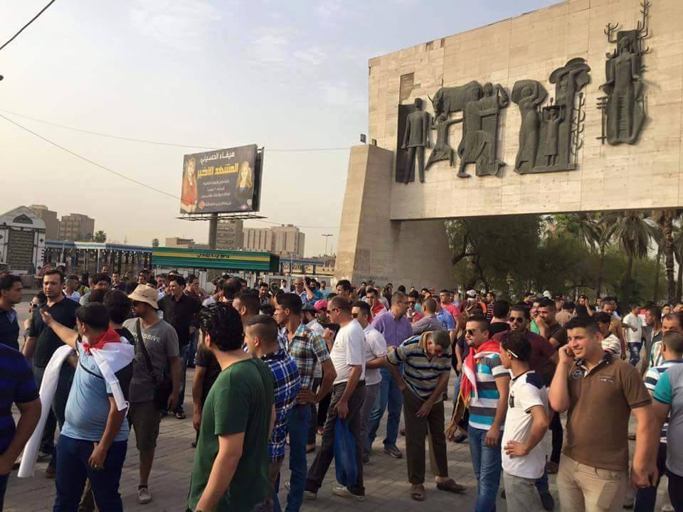 الالاف يتظاهرون وسط بغداد احتجاجاً على سوء الخدمات