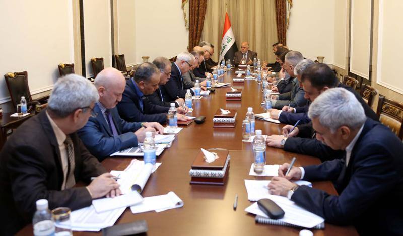 العبادي يدعو جميع الوزراء والمسؤولين للنزول الى الميدان للاطلاع على مشاكل المواطنين