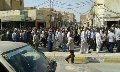 رغم منع التظاهرة في واسط  المتظاهرون يخرجون مطالبين بالغاء رواتب التقاعد للمسؤولين