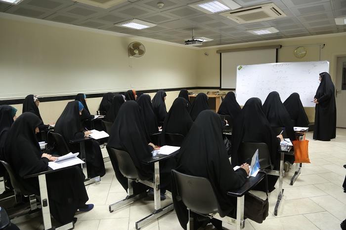 دورة لتعلم اللغة الفارسية بستة مستويات تُقدم لشباب كربلاء بالمجان