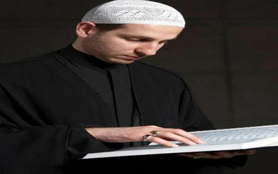 مليشيا (الامر بالمعروف) السعودية  تعتقل مواطناً كندياً لزيارته قبور ائمة البقيع بعد ان ادموه ضربا