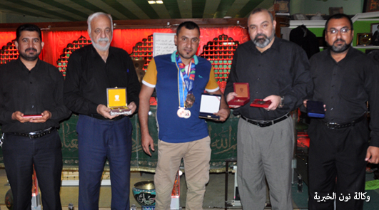 لاعب منتخب وطني يهدي جميع ميدالياته الى متحف العتبة الحسينية