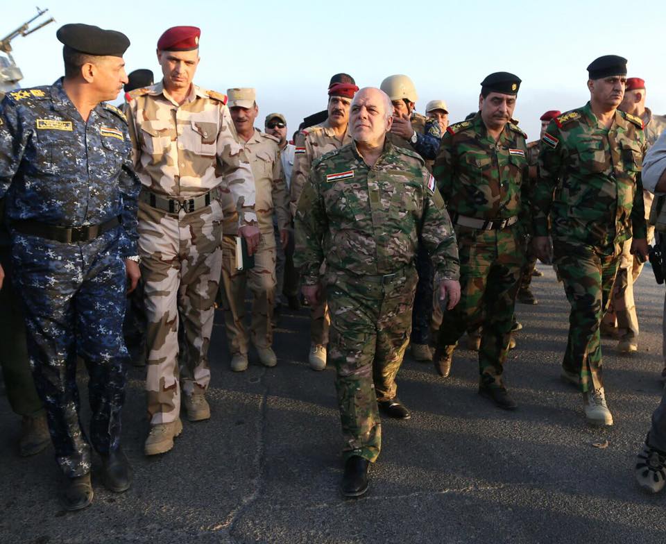 بالصور: العبادي يتفقد القطعات الامنية في الشورة