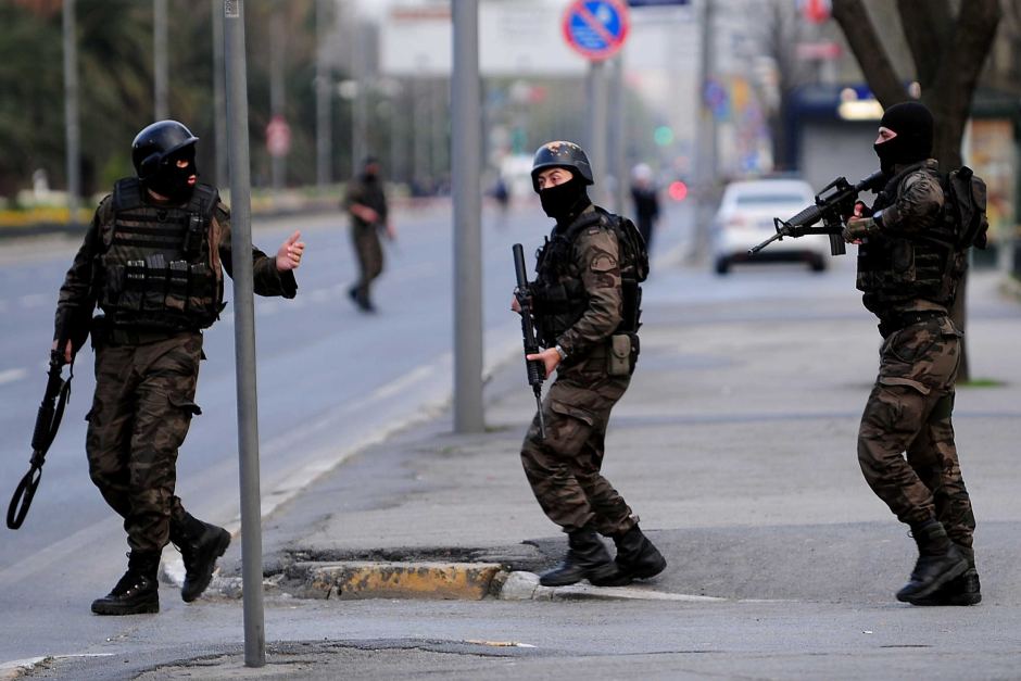 الشرطة التركية تعتقل رئيس تحرير صحيفة جمهوريت المعارضة