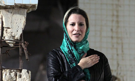 عائشة القذافي توكل محاميا اسرائيليا للتحقيق في ظروف مقتل والدها