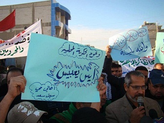 رئيس مجلس كربلاء ينتقد احد اعضاء مجلسه بالخروج مع متظاهري منطقة سيف سعد