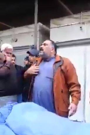 شاهد بالفيديو كيف يفتخـر أب بأستشهاد ولدهِ ذو السابعه عشر من عمرهِ في معركة تحرير ( بلد )