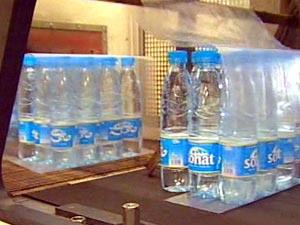 جهة صحية تحذر المواطنين في كربلاء الى عدم شراء المياه المعدنية لعدم توفر الشروط الصحية فيها