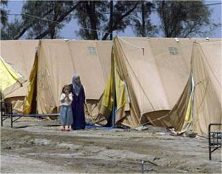 5 مليون دينار تشجيعا لعودة المهجرين النازحين في معسكر ابو صخير بالنجف الاشرف