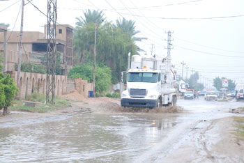 امطار كثيفة مع طفح مجاري مياه الامطار في كربلاء