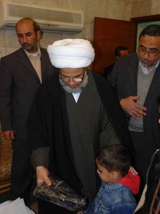 العتبة الحسينية المقدسة  تكرم (35)  طفلا يتيما