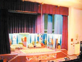 مسرحية (سمفونية الانتصار)على قاعة  البيت الثقافي في كربلاء