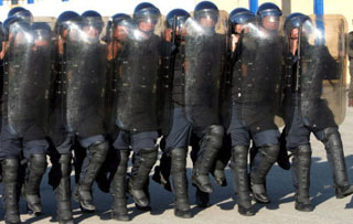 تخرج 100 مقاتل من  دورة لمكافحة الشغب في كربلاء